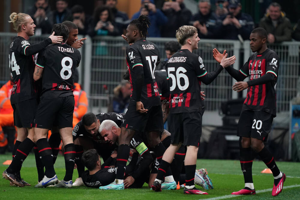 L'esultanza dei rossoneri dopo il gol di Diaz