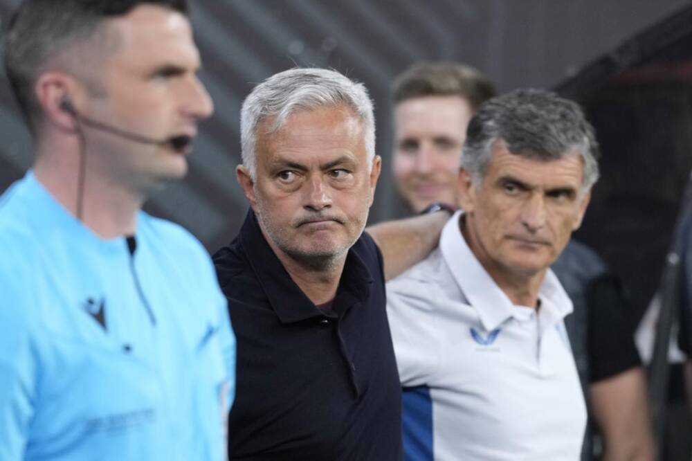 José Mourinho durante la finale di Europa League 2022-23