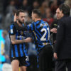 Hakan Calhanoglu e Kristjan Asllani, centrocampisti dell'Inter