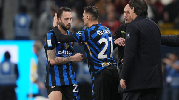 Hakan Calhanoglu e Kristjan Asllani, centrocampisti dell'Inter